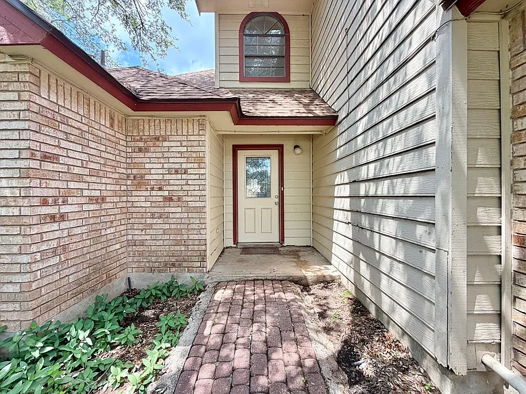 2110 Warfield Way — Photo 3