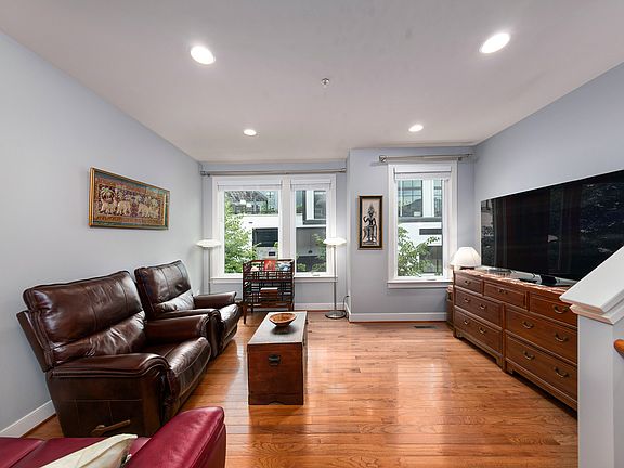 4th image of 2914 Penny Ln