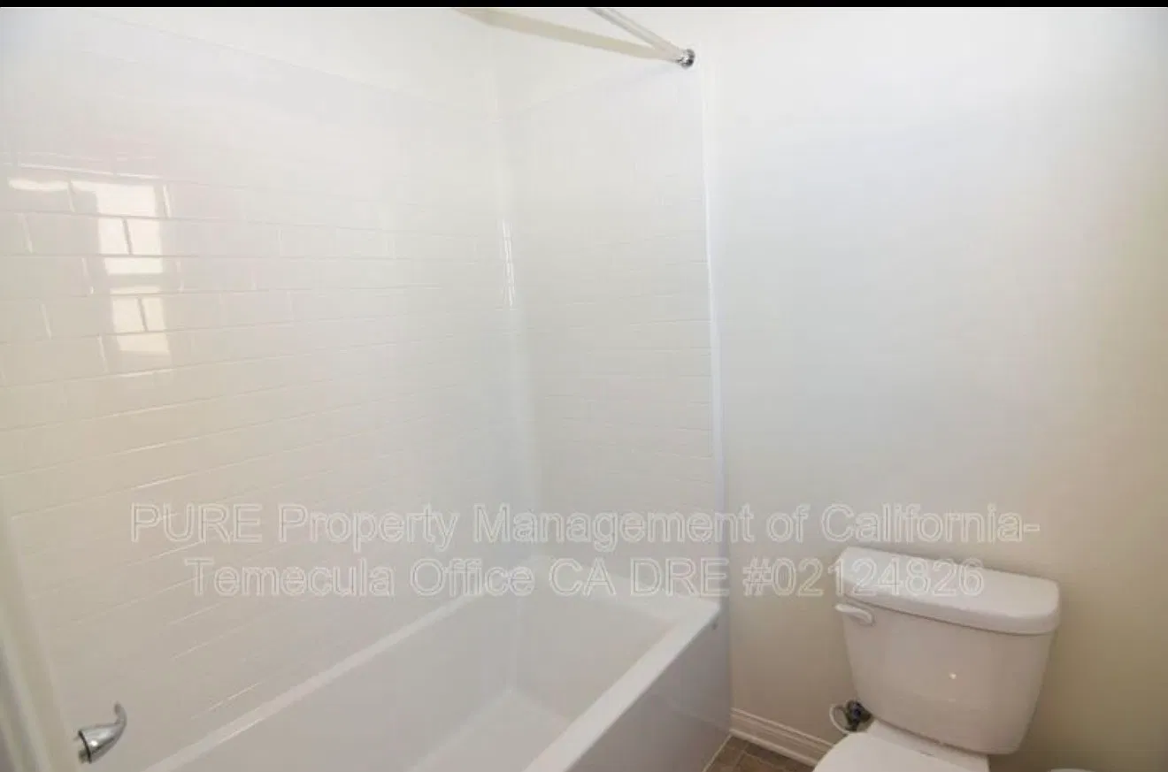 3 bed, 2.5 bath, 1818 sqft, $1,500 — Photo 2