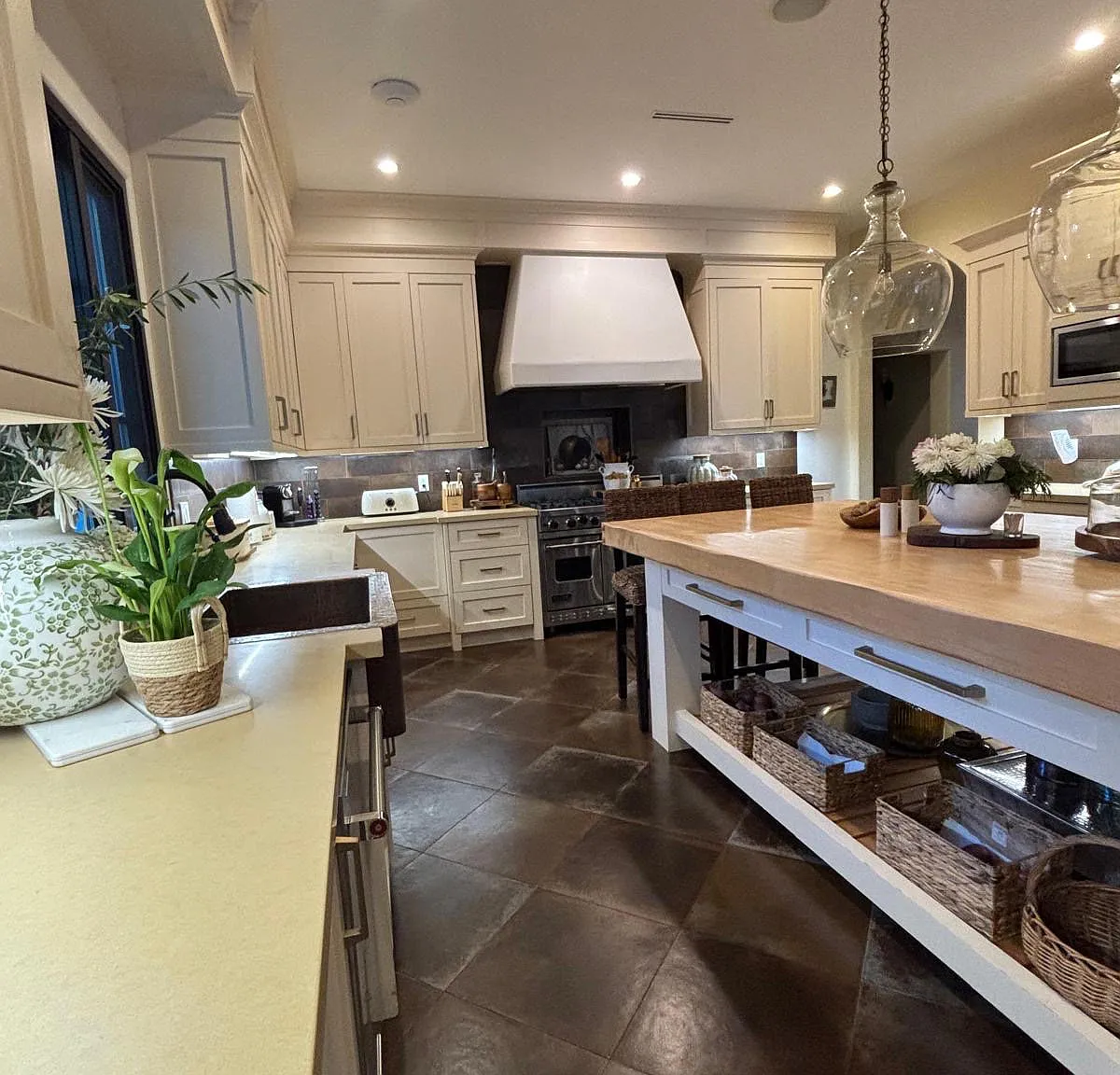 6 bed, 6282 sqft, $17,500 — Photo 4