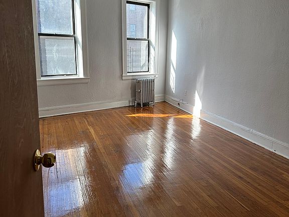 5th image of 449 Elizabeth Ave #411
