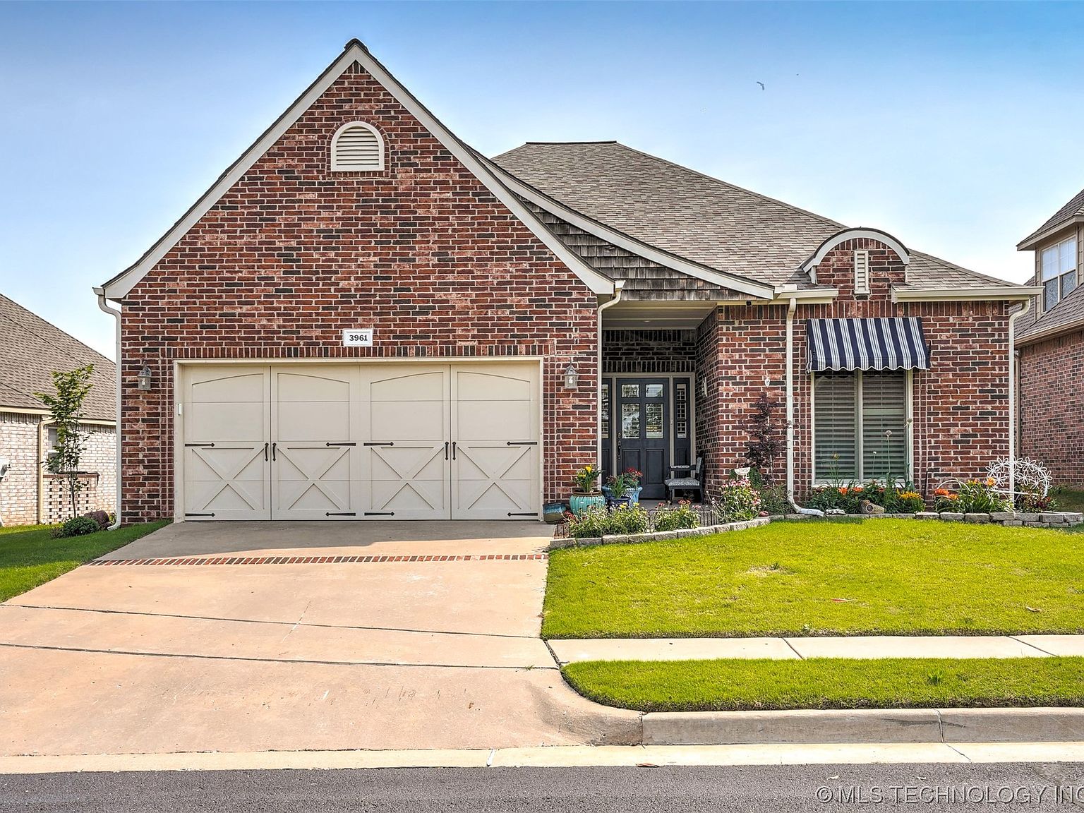 3961 N Narcissus Ave