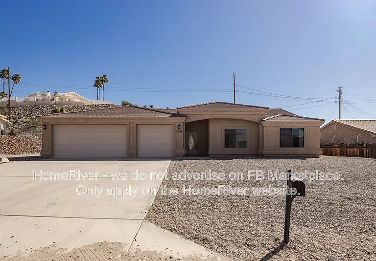 4042 Columbia Dr — Photo 1