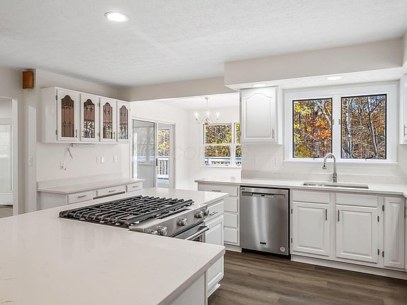 3rd image of 9353 Knoll Dr