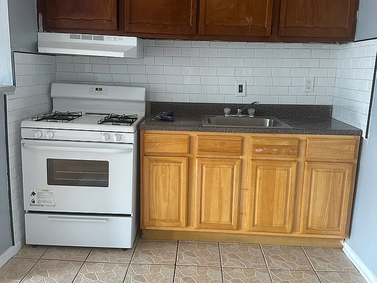 133 Stuyvesant Ave #A8 — Photo 3