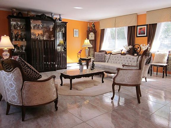 Well Maintained Split Colonial