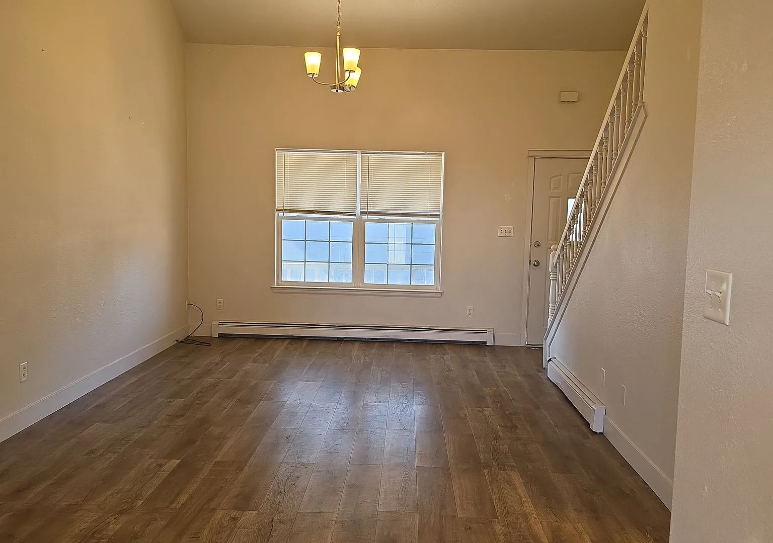 4 bed, 1477 sqft, $2,350 — Photo 2