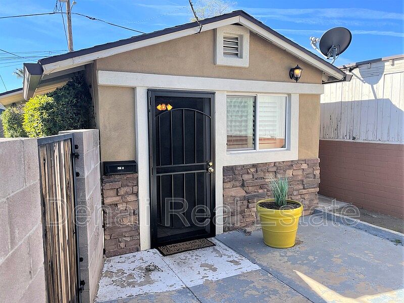 1st image of 1029 E Mariposa St #1