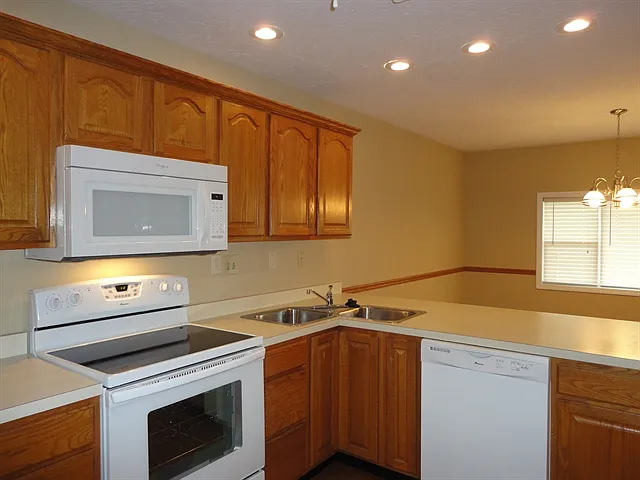 5079 Rockdale Rd — Photo 2