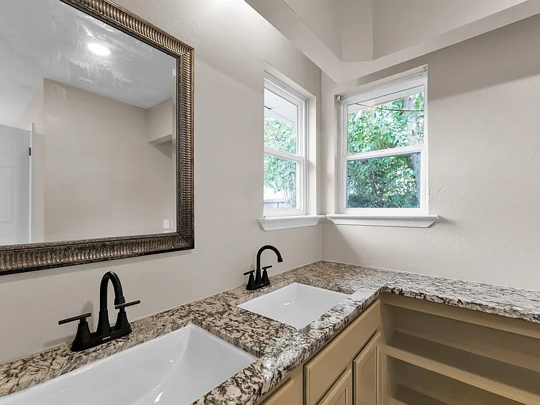 6211 Coachgate Dr — Photo 45