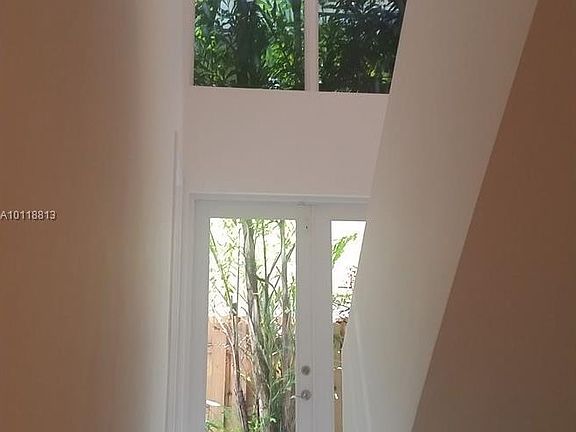 5th image of 723 SE 13th St #7