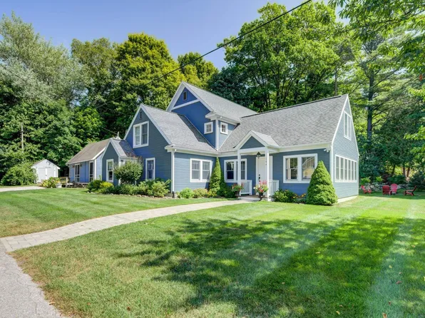 104 N 2nd St, Leland, MI 49654