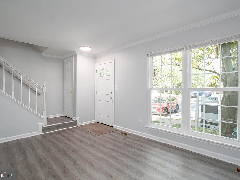309 Bentley Ct — Photo 11