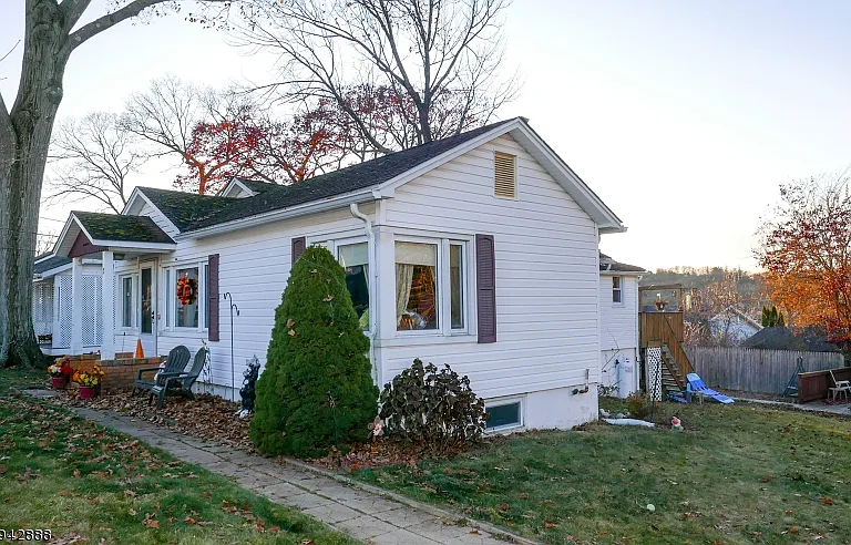 17 Willow St — Photo 13