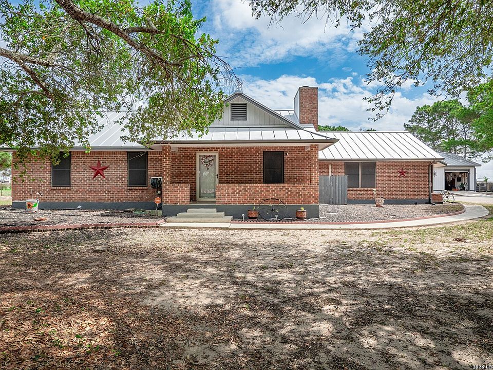 1st image of 213 Bluebonnet Ridge