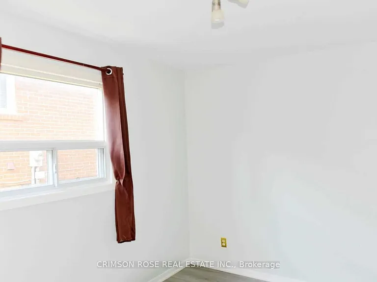 481 Fergo Ave #MAIN FLOOR — Photo 9