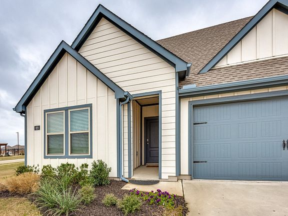 4th image of 829 Primrose Ln