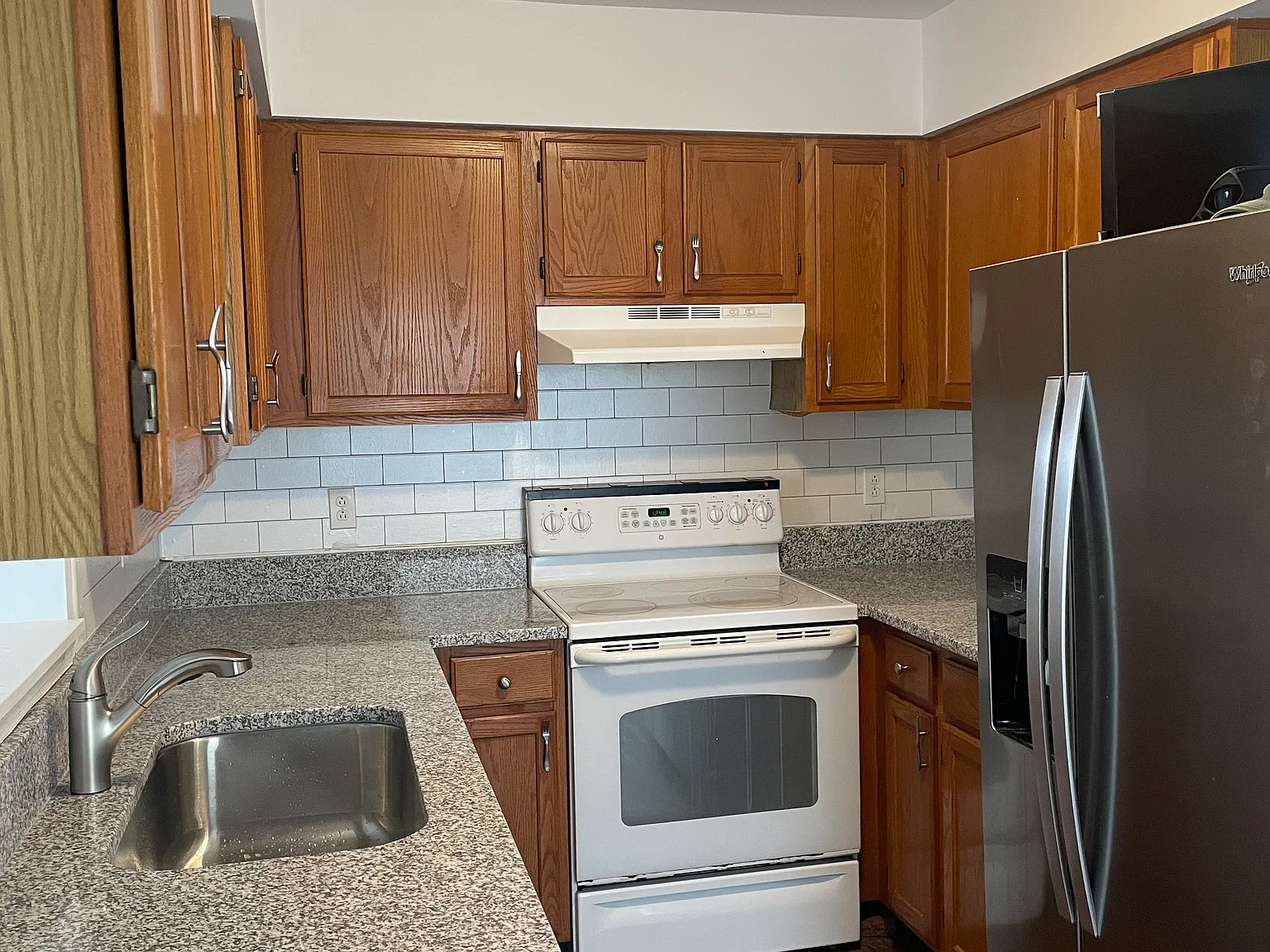 3 bed, 1008 sqft, $2,000 — Photo 3