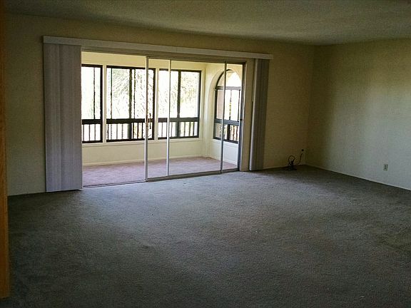 3rd image of 2510 Clairemont Dr Unit 303