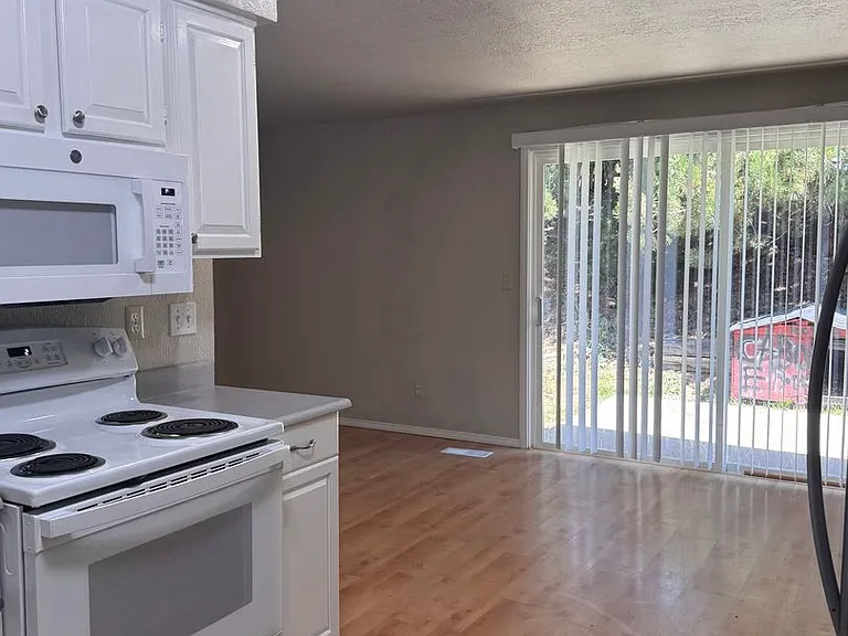 5303 N Sky Vista Ave — Photo 14