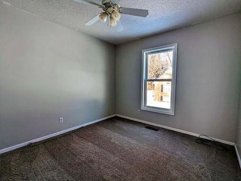 8778 Hawthorne Dr — Photo 6