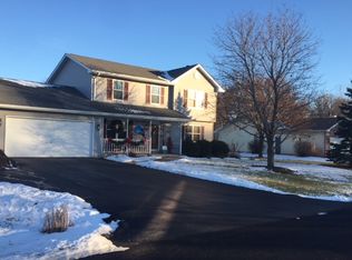 2634 Oakwood Cir, Oshkosh, WI 54904