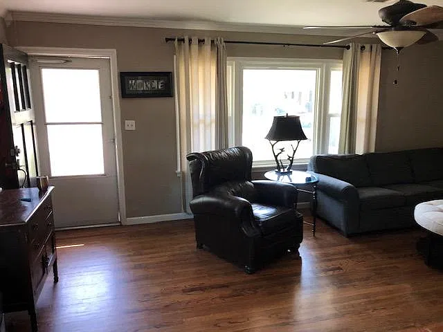 2 bed, 1048 sqft, $1,600 — Photo 4