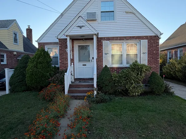 8432 259th St, Floral Park, NY 11001