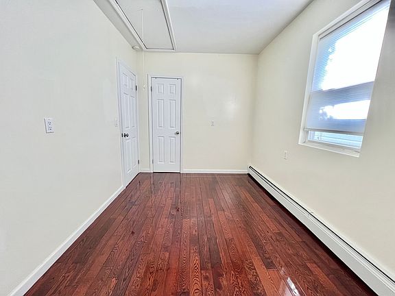3rd image of 3098 Emmons Ave