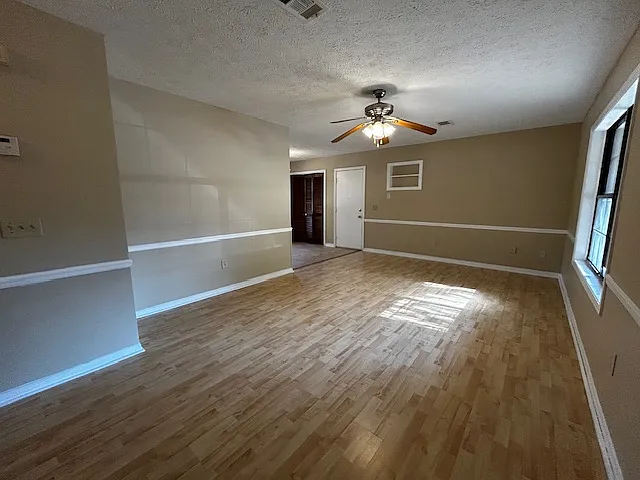 2 bed, 927 sqft, $1,200 — Photo 3