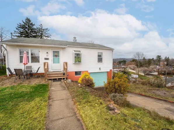 204 Parkview Dr, Westover, WV 26501