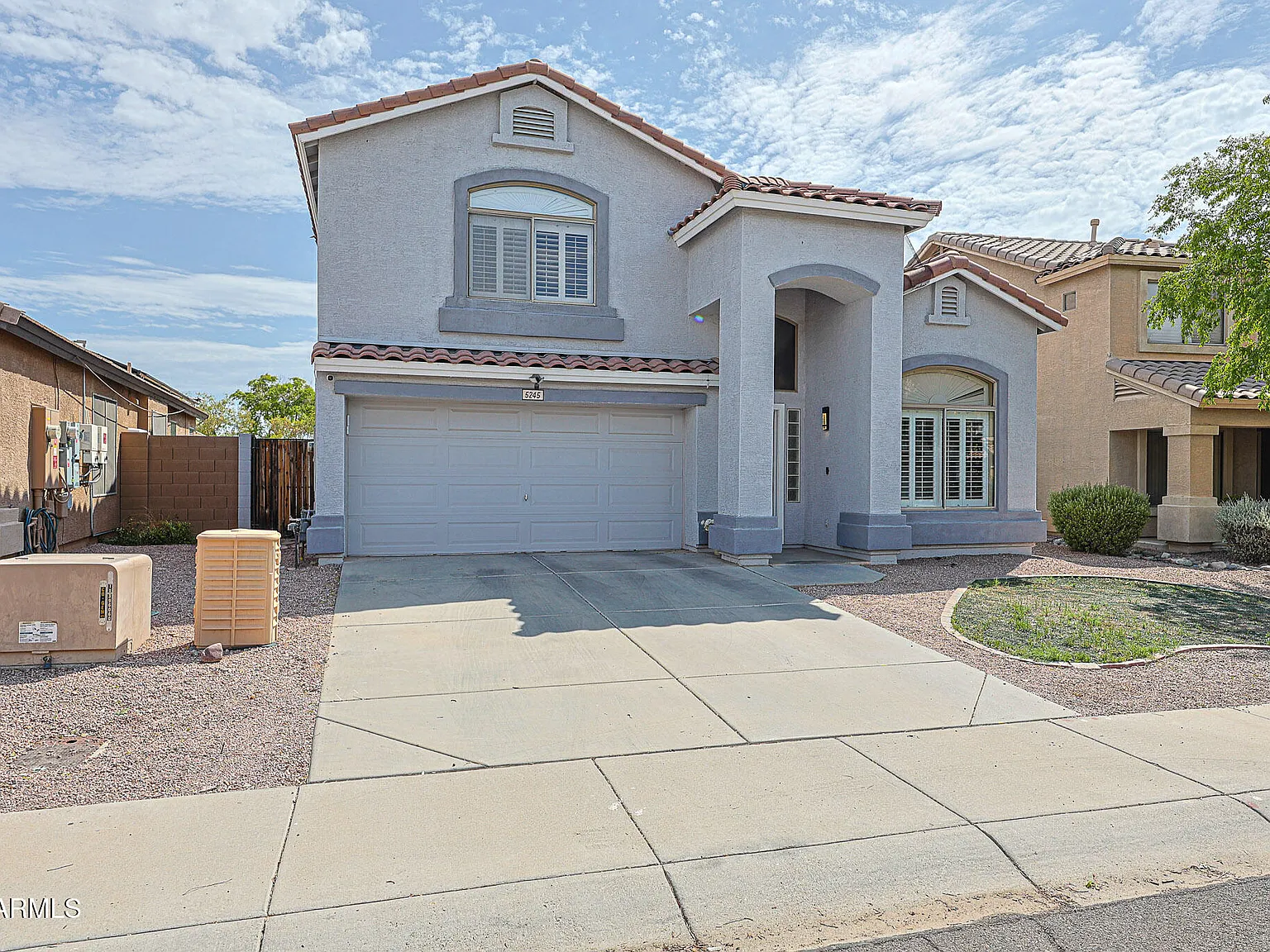 3 bed, 2.5 bath, 2024 sqft, $2,100 — Photo 2