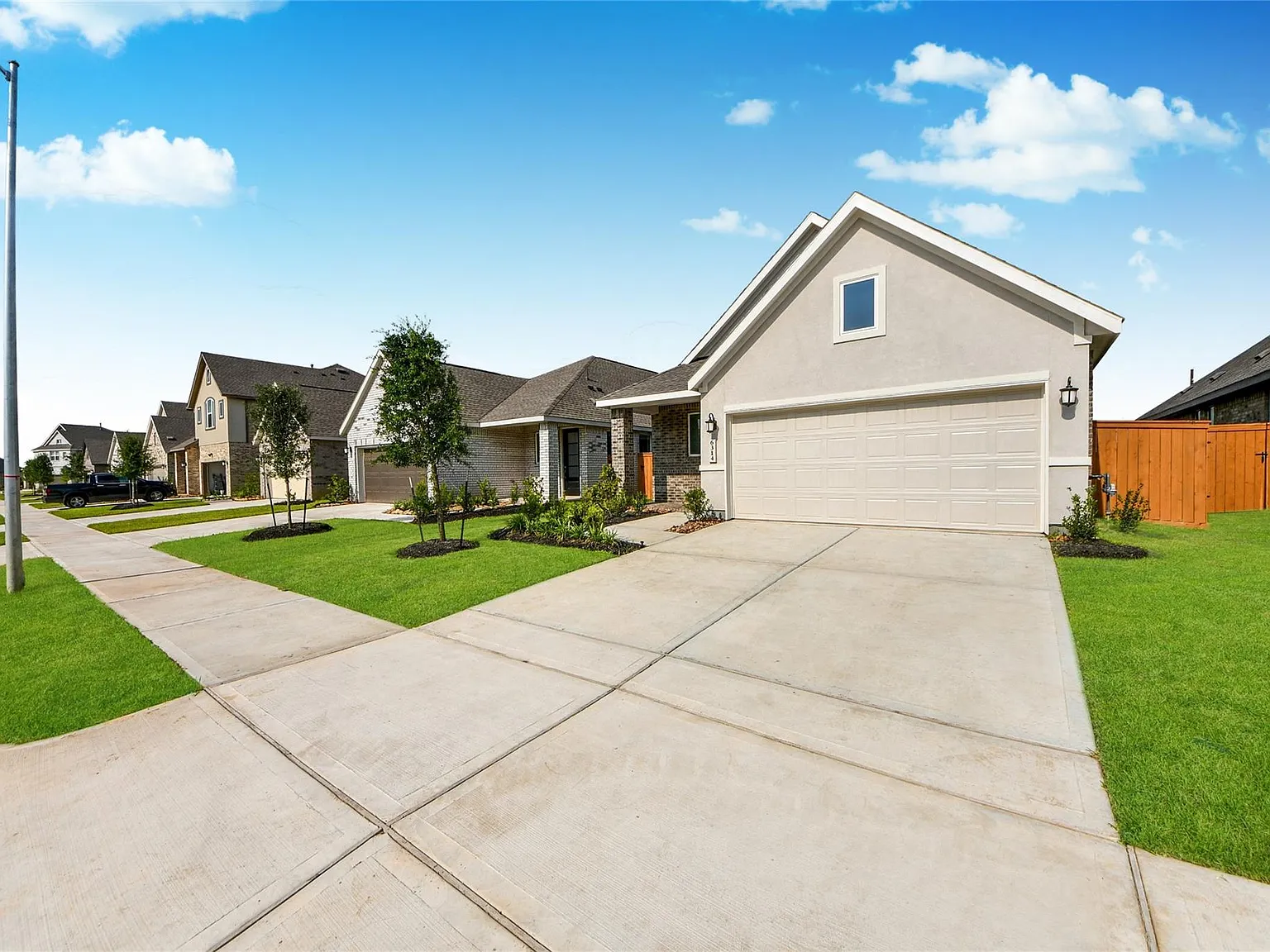 3 bed, 2.5 bath, 1410 sqft, $2,300 — Photo 3