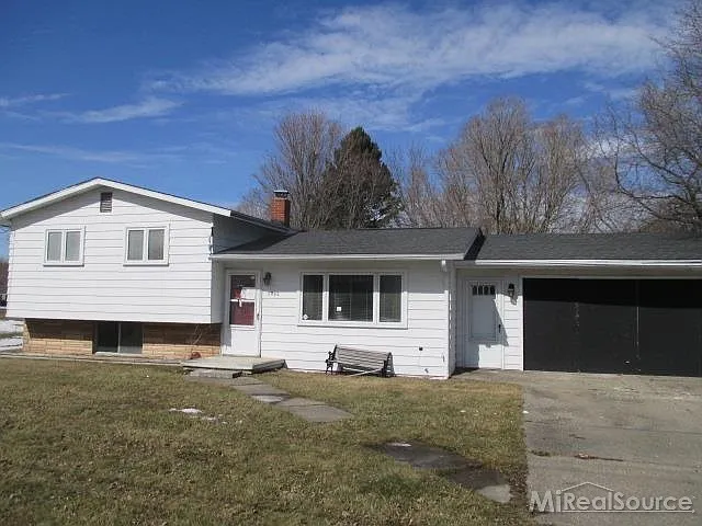 5242 Maple Ave photo 1
