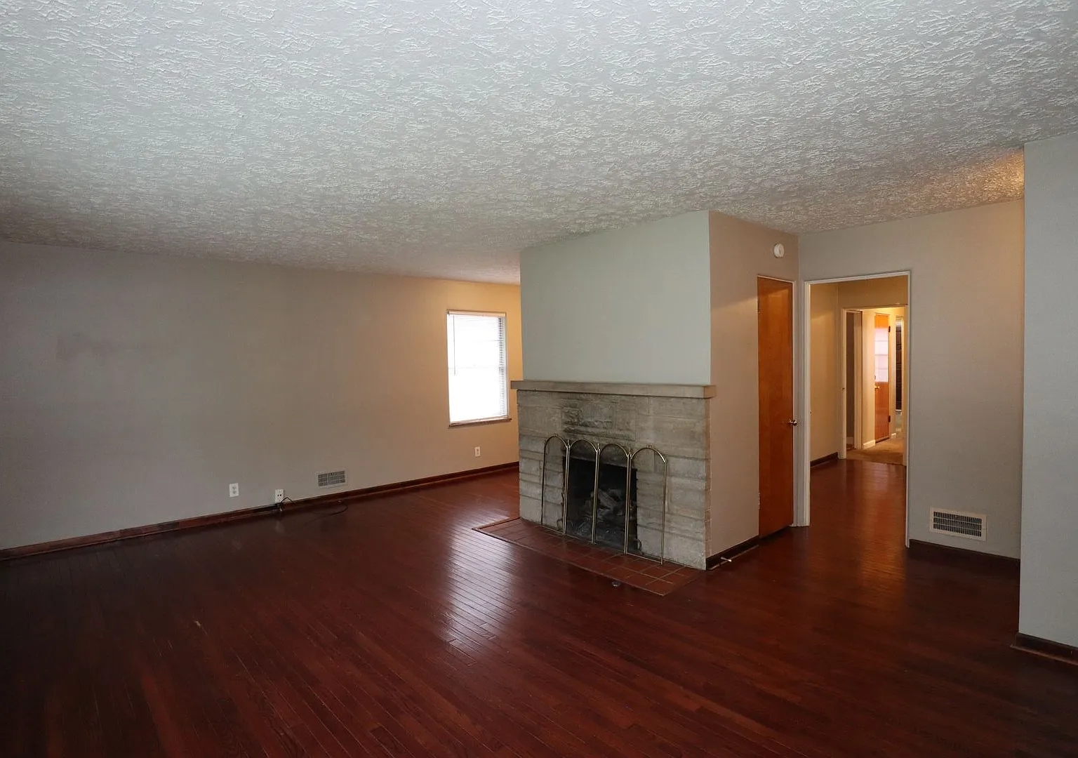 Spacious 3 Bedroom Indianapolis Home! — Photo 3
