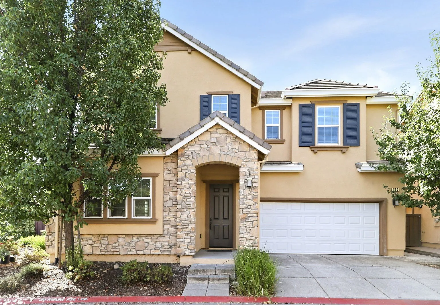 4 bed, 3.0 bath, 2079 sqft, $2,895 — Photo 1