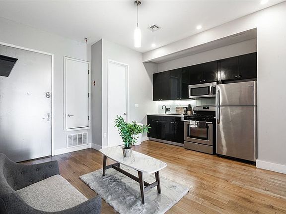 2nd image of 170 Suydam St #22FF