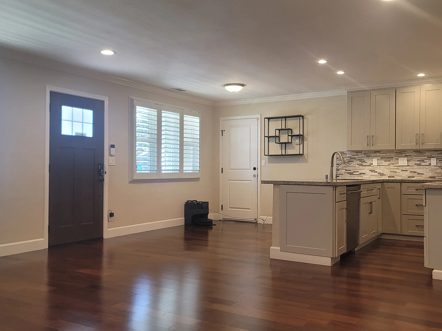 4 bed, 1781 sqft, $5,800 — Photo 2