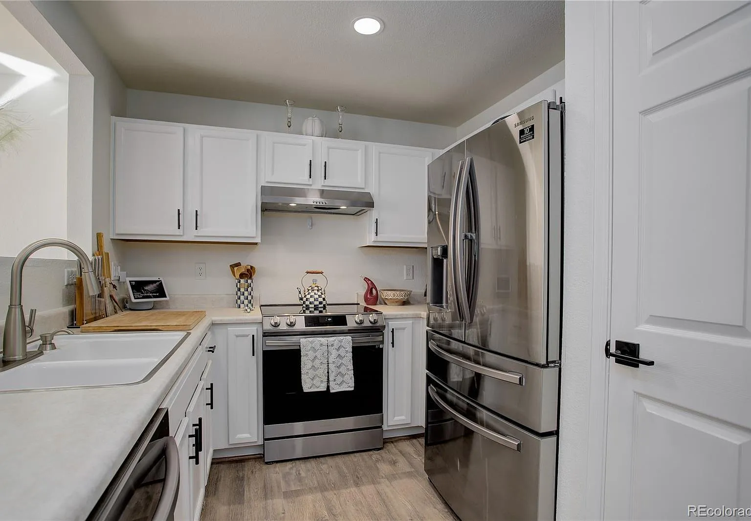 3 bed, 2.5 bath, 1400 sqft, $2,600 — Photo 3
