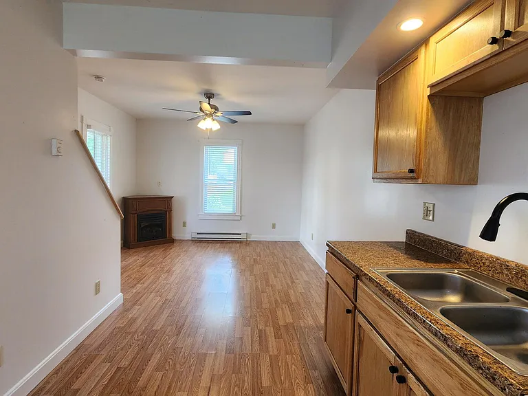 230 Scott Ave #A — Photo 10