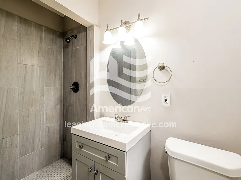 845683_014_bathroom_14.jpg