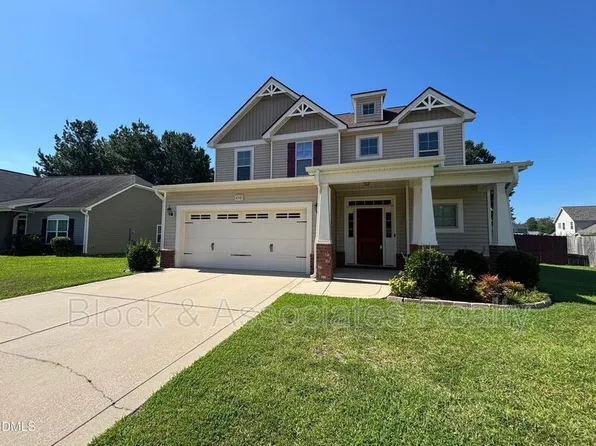 438 Roanoke Dr, Raeford, NC 28376