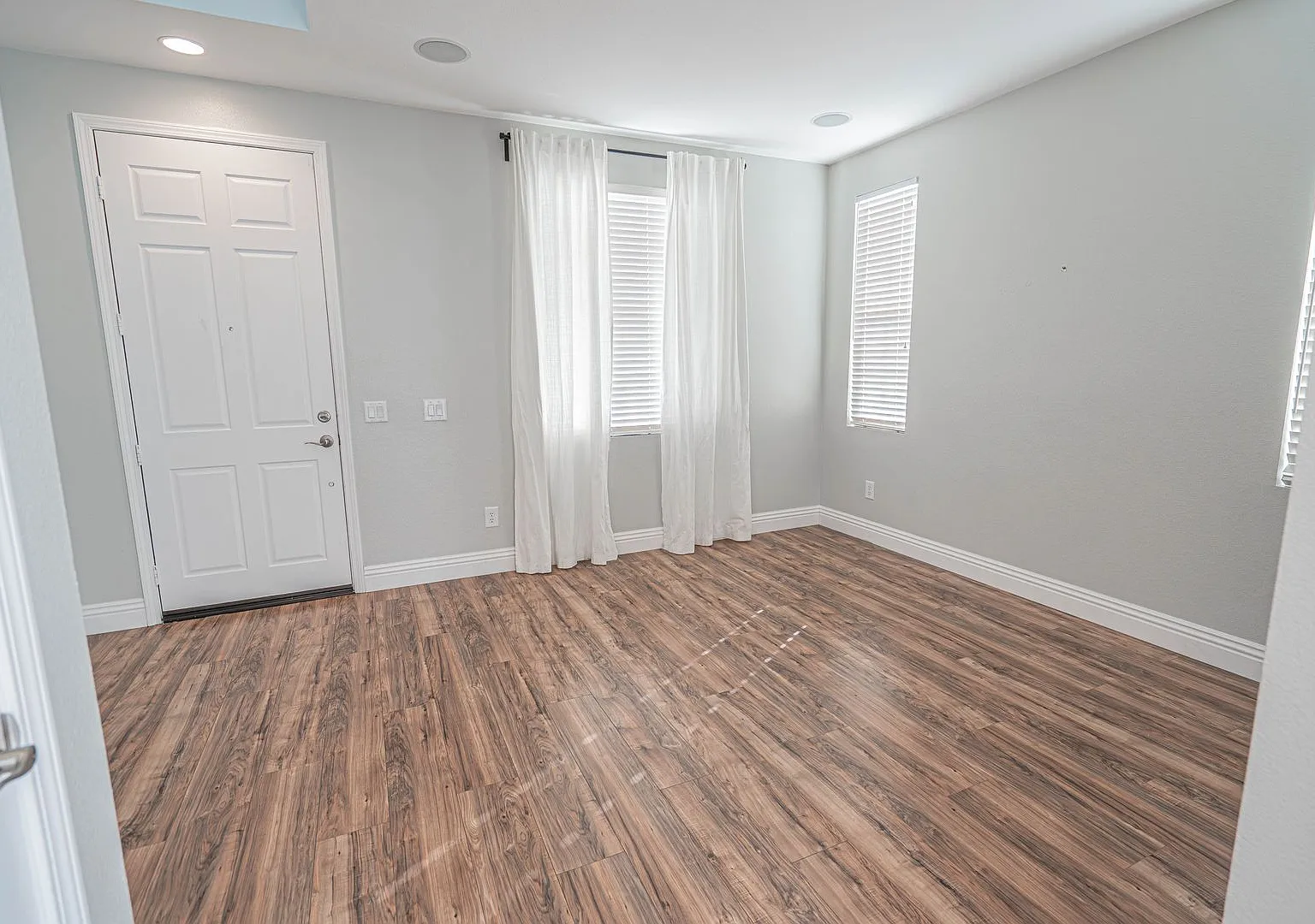 Bridgeport 4 Bedroom Home for Rent in Valencia! — Photo 3