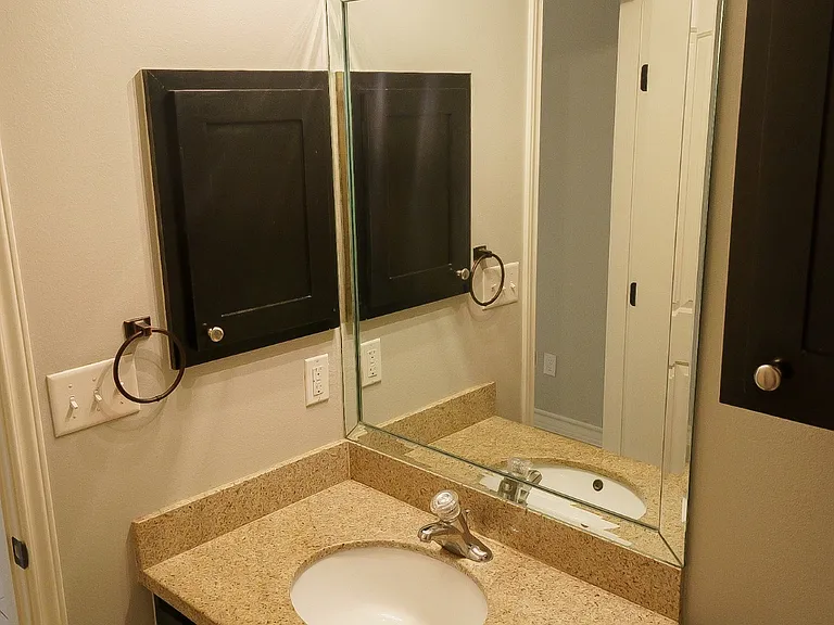 406 E 3rd St #10 — Photo 9