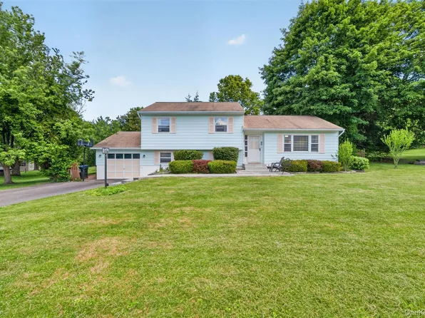82 Barnes Road, Washingtonville, NY 10992