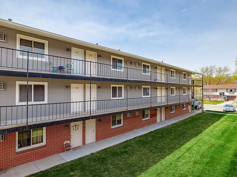 Marshall Apartments — Photo 7