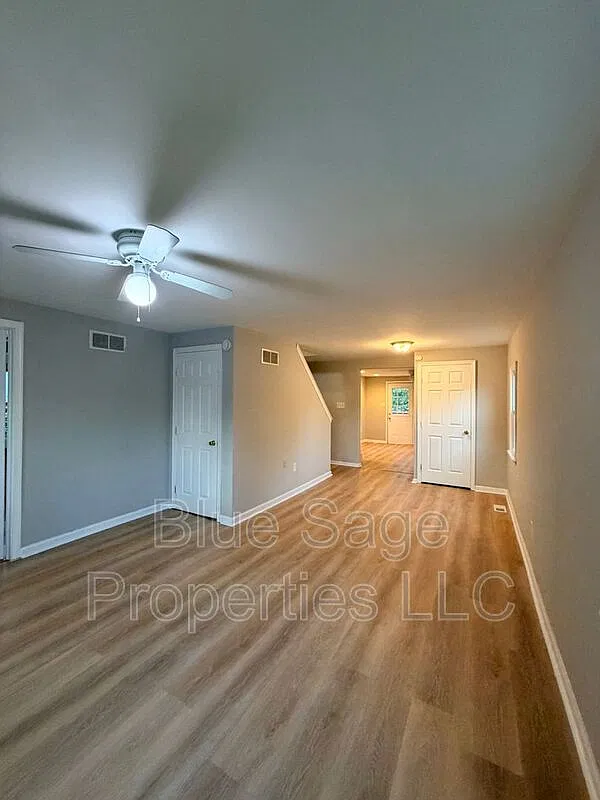 4 bed, 2.0 bath, 1386 sqft, $1,995 — Photo 3