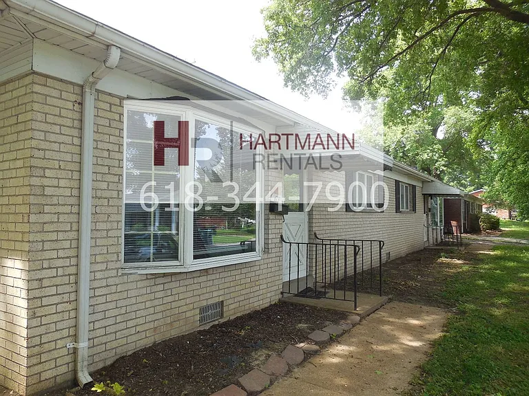 63-65 Mary Jo Dr — Photo 2