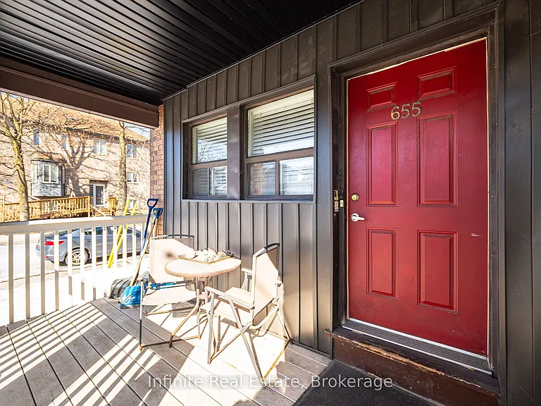 655 Coxwell Ave — Photo 14