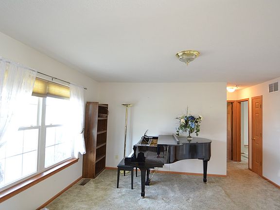 2nd image of 23631 Prairie Estates Trl